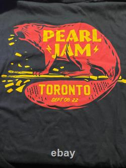 Pearl Jam Toronto, ON Sep 8/22 Button Sticker Tee Shirt L Poster Mint Hamilton